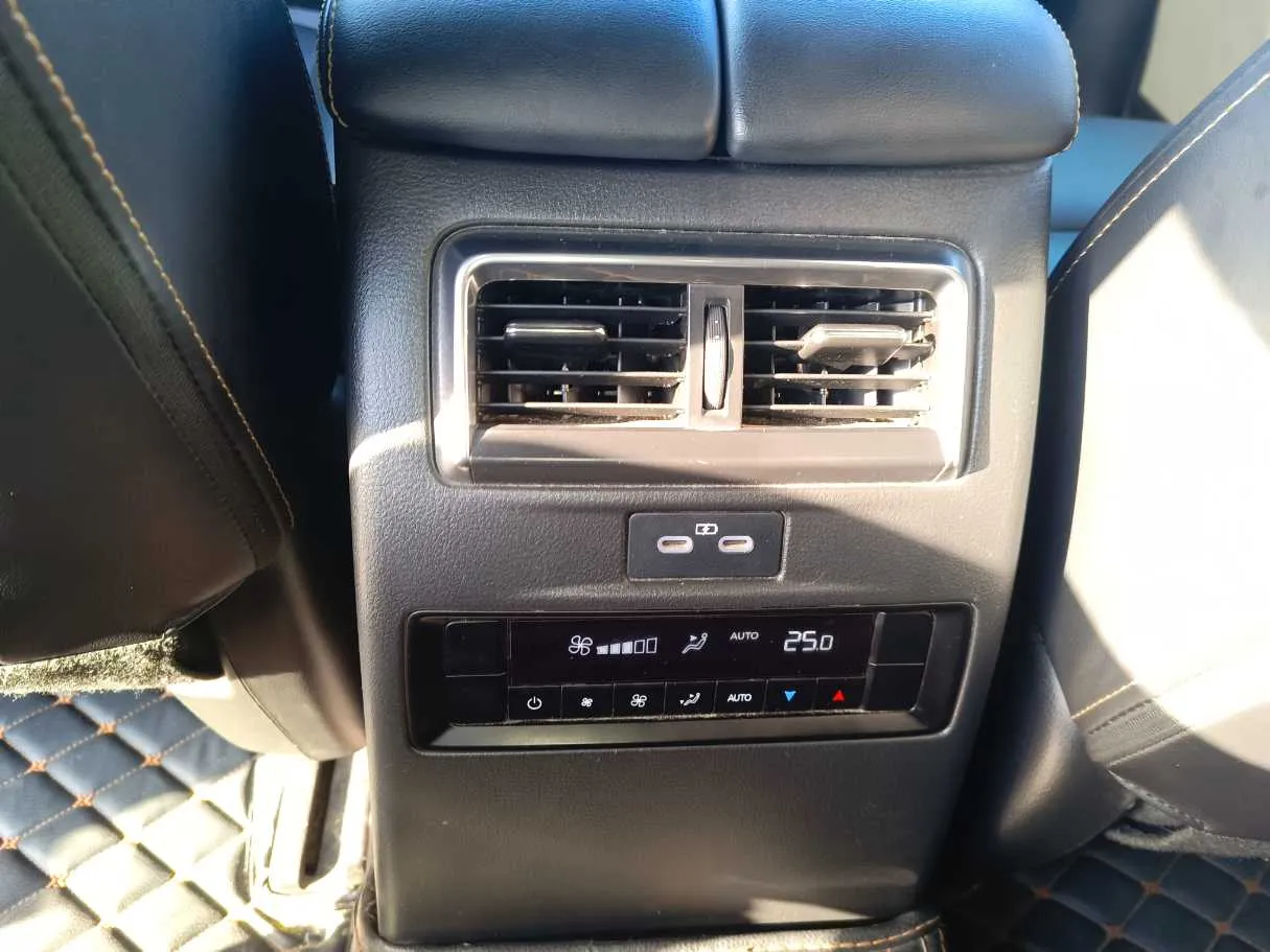 Car image 34