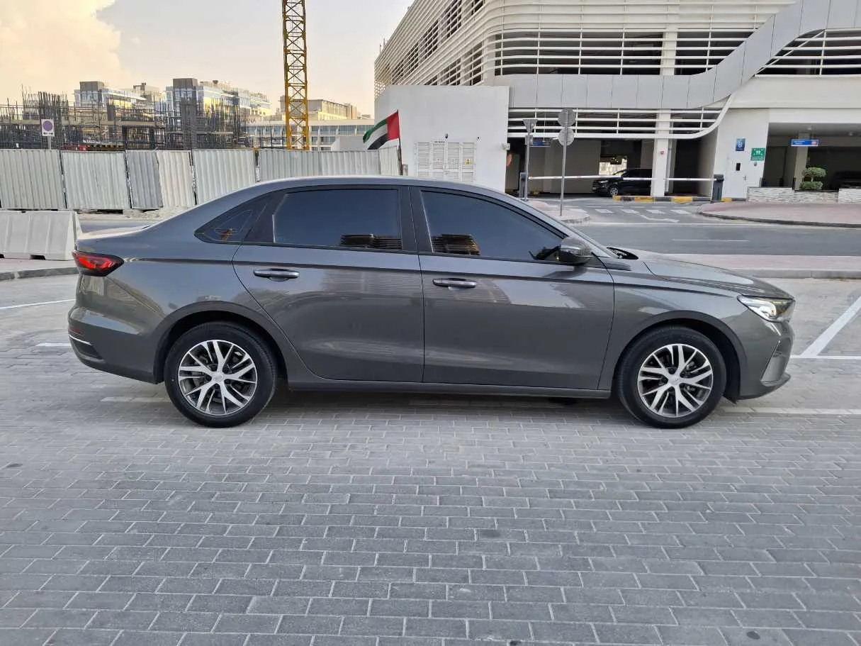 Car image 3