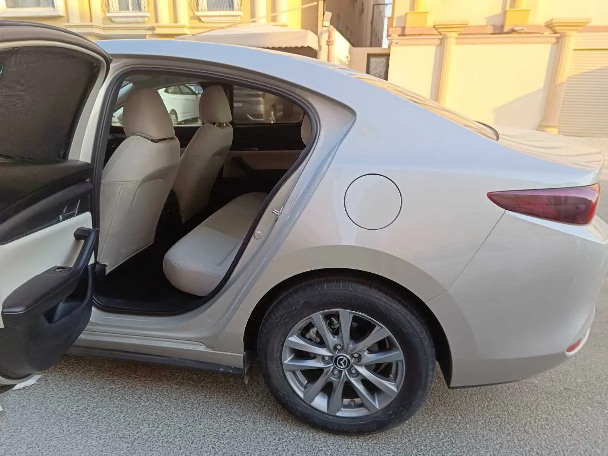 Car image 16