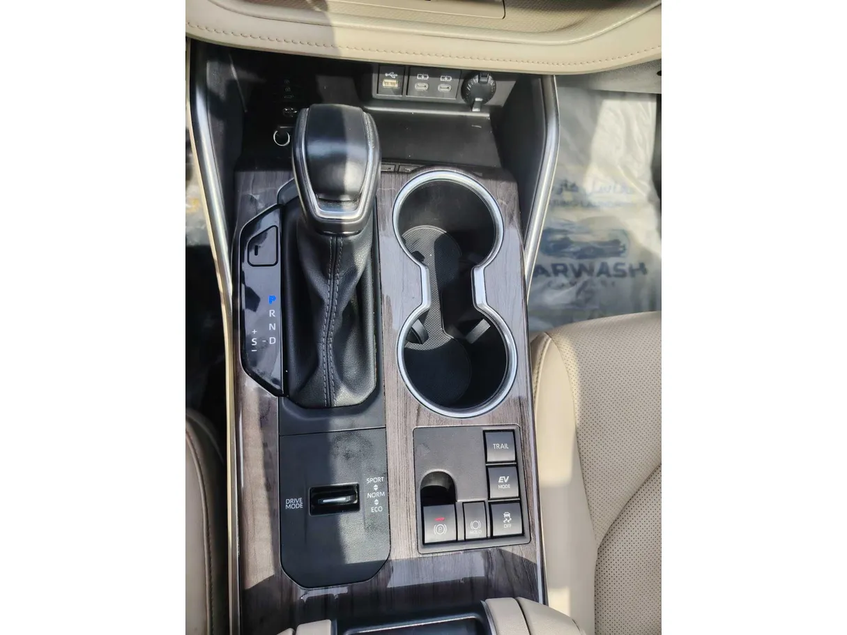 Car image 17