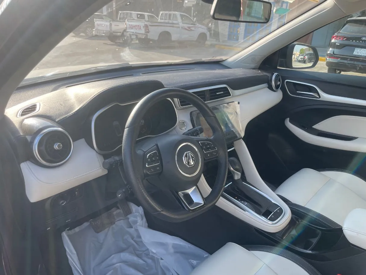 Car image 13
