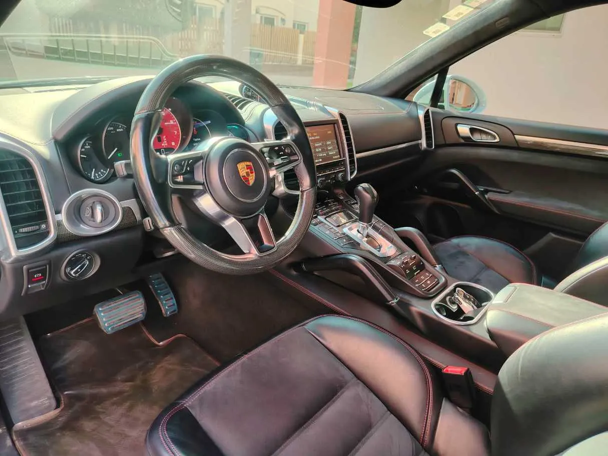 Car image 13