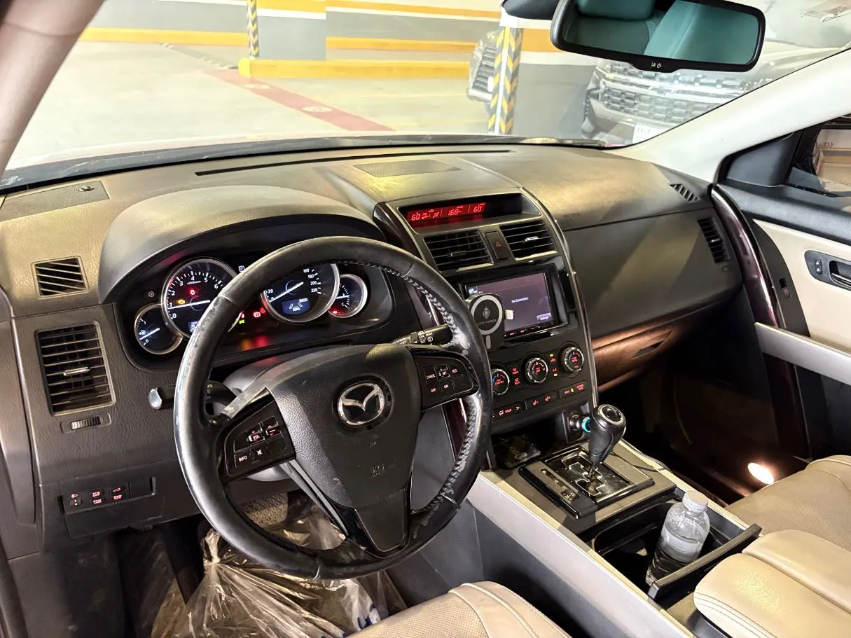 Car image 12