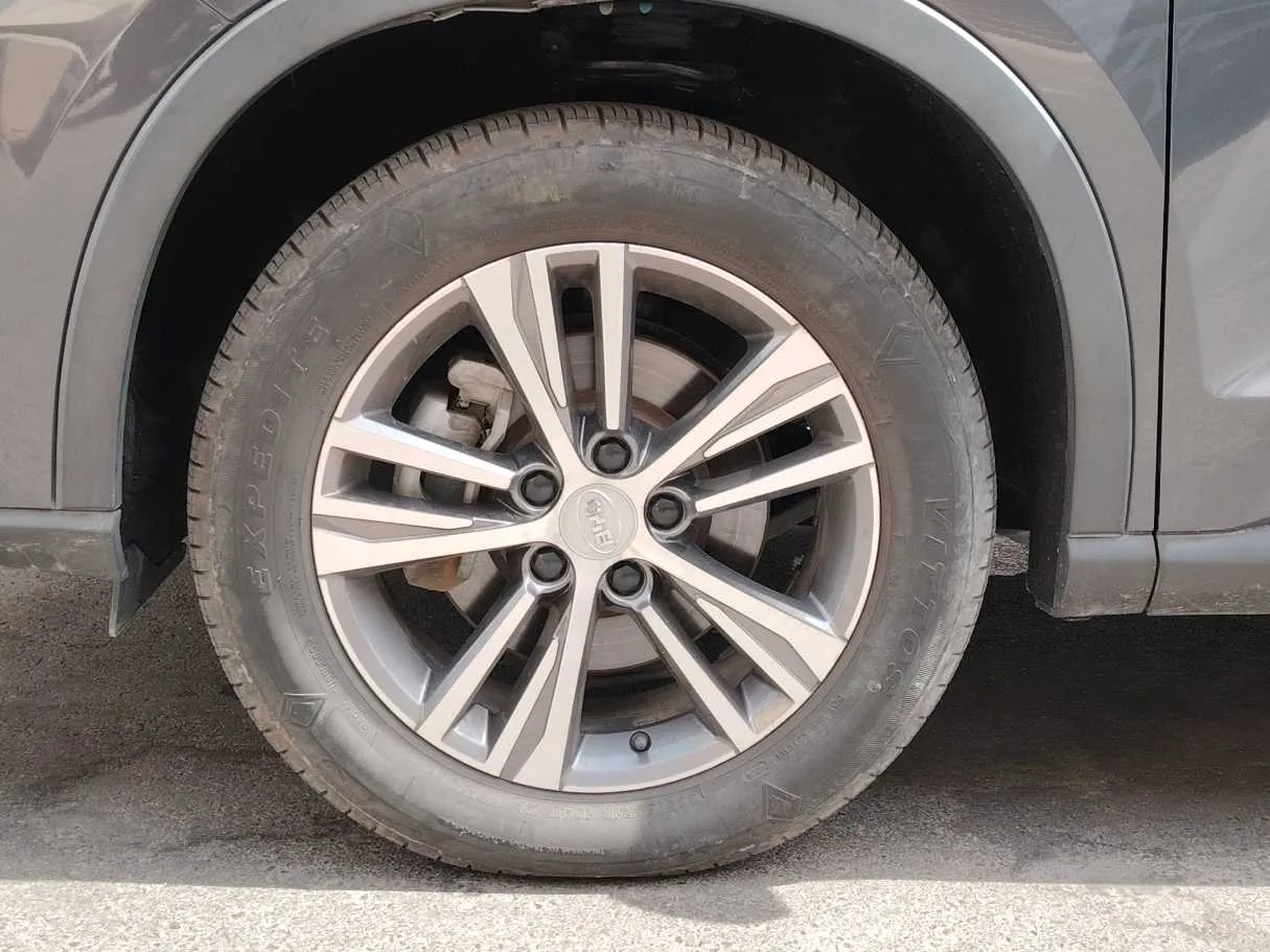 Car image 10