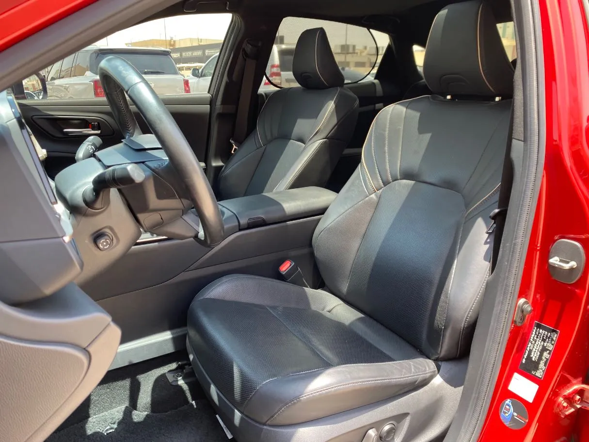 Car image 11