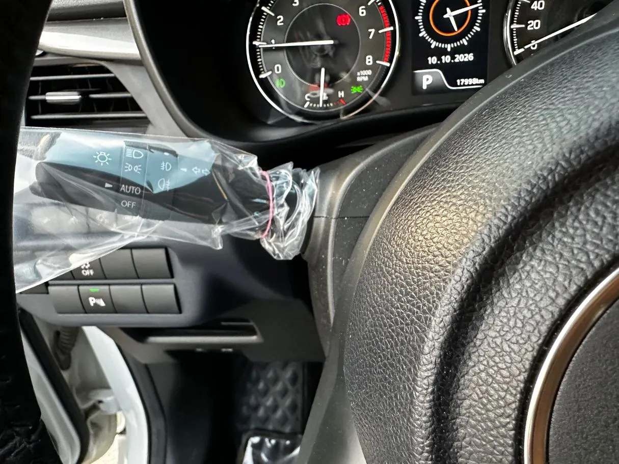 Car image 26