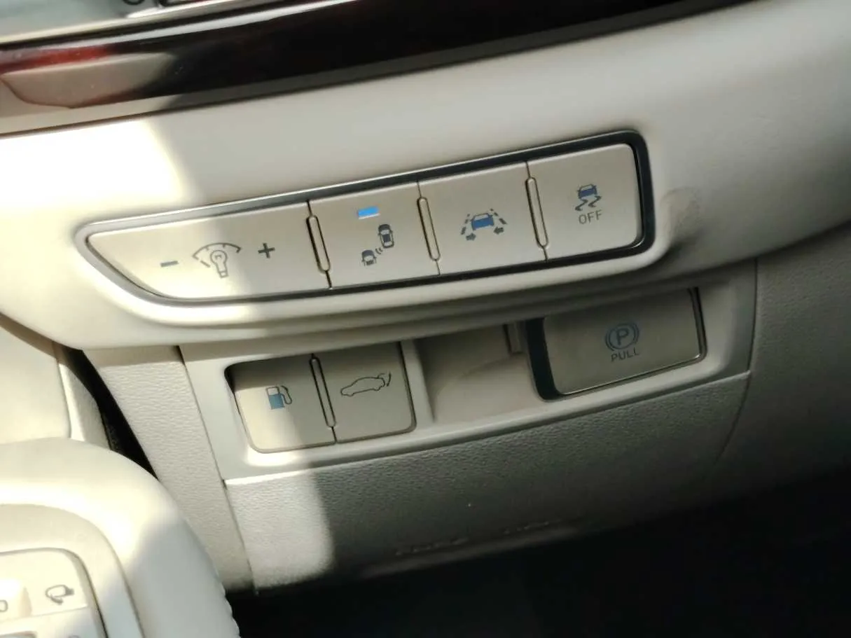 Car image 35