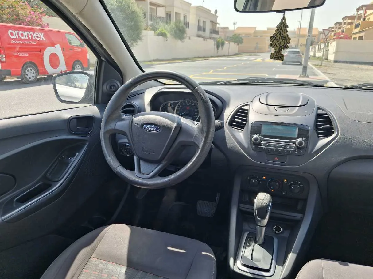 Car image 16