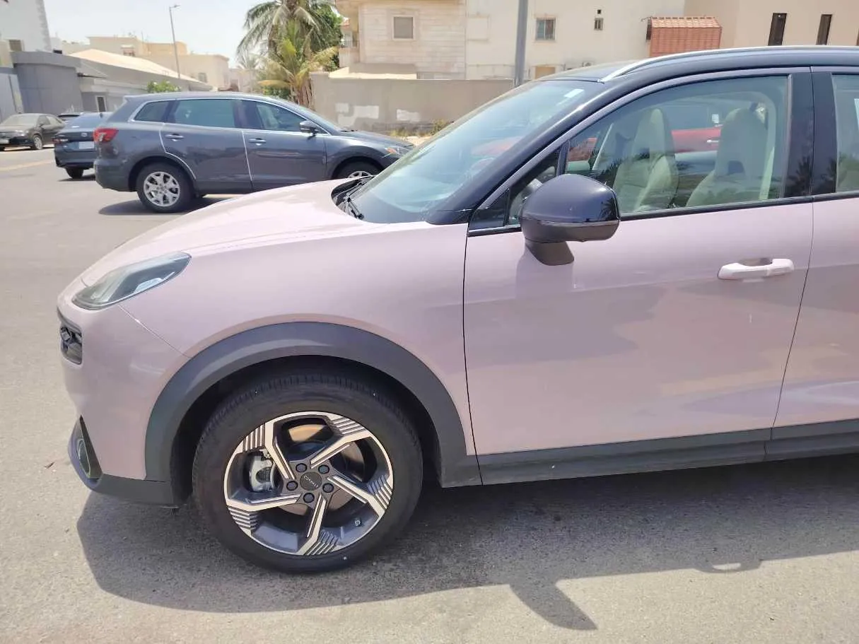 Car image 9