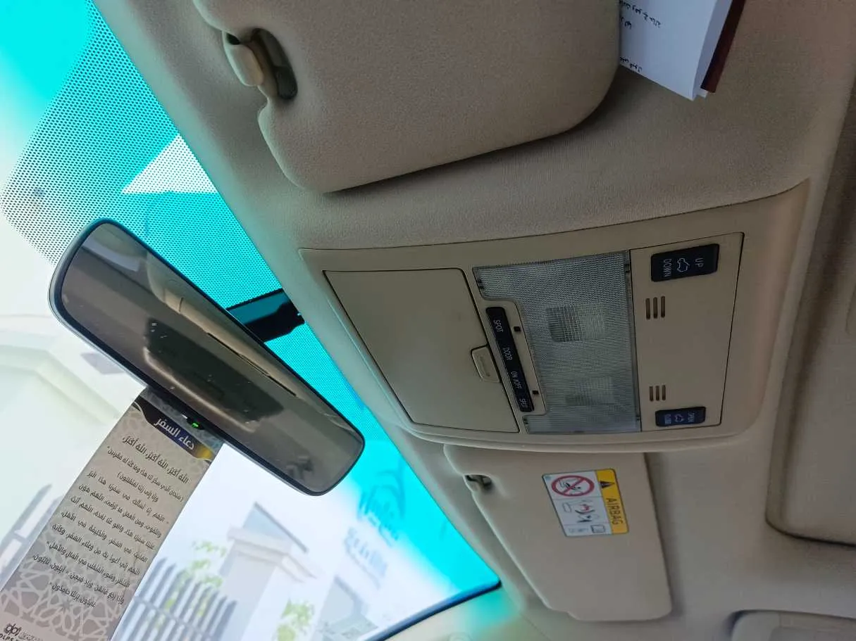Car image 30