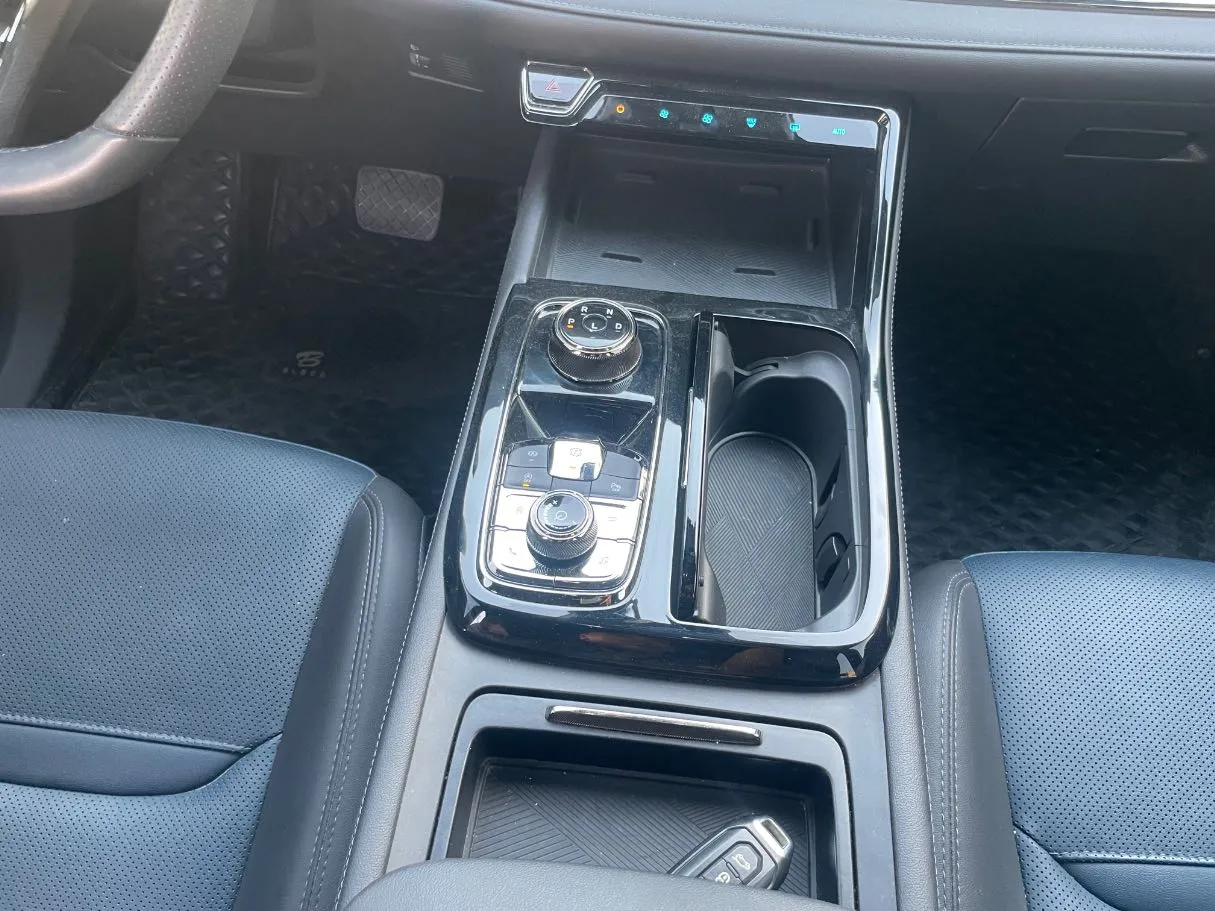 Car image 19