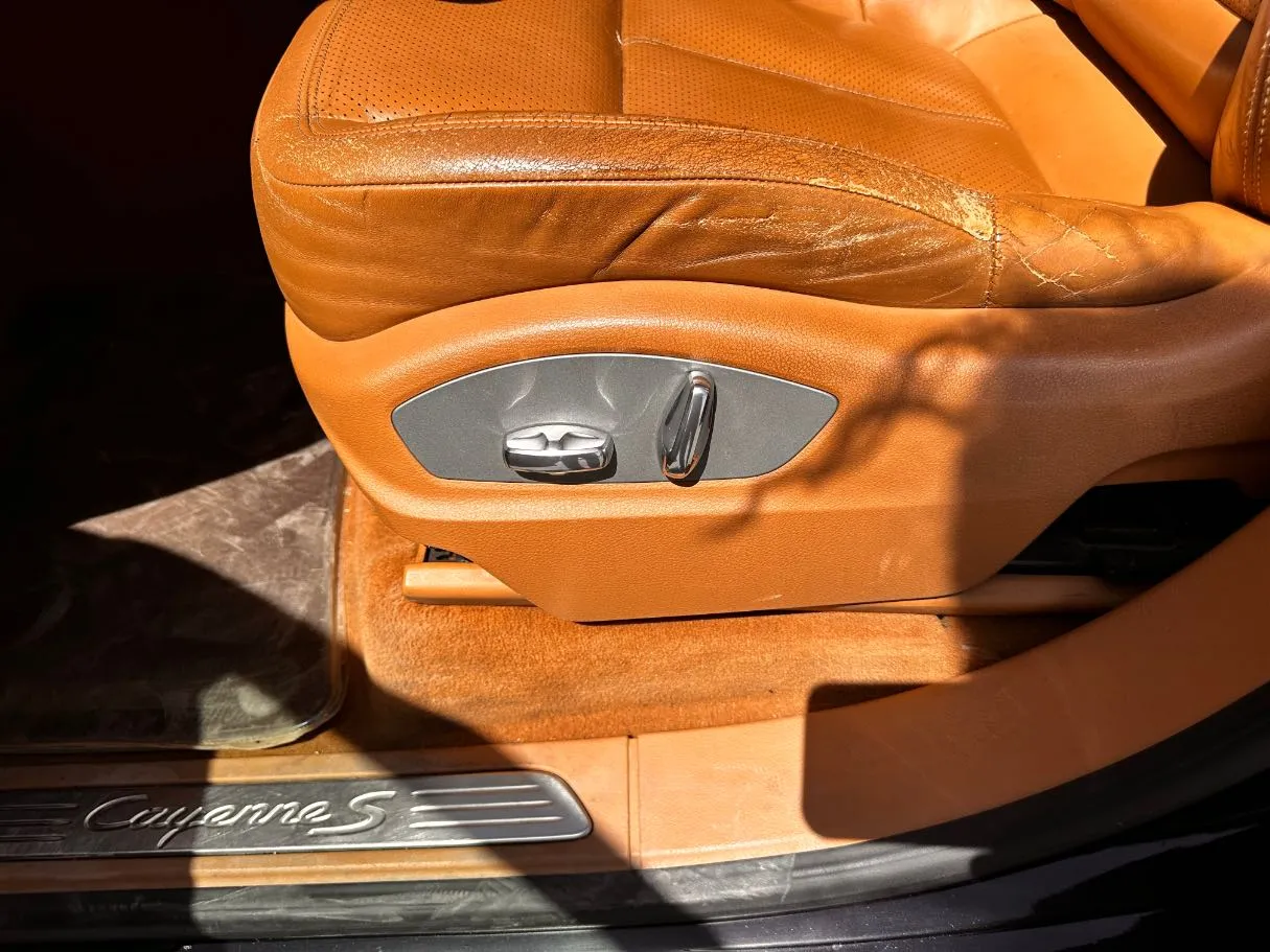 Car image 26
