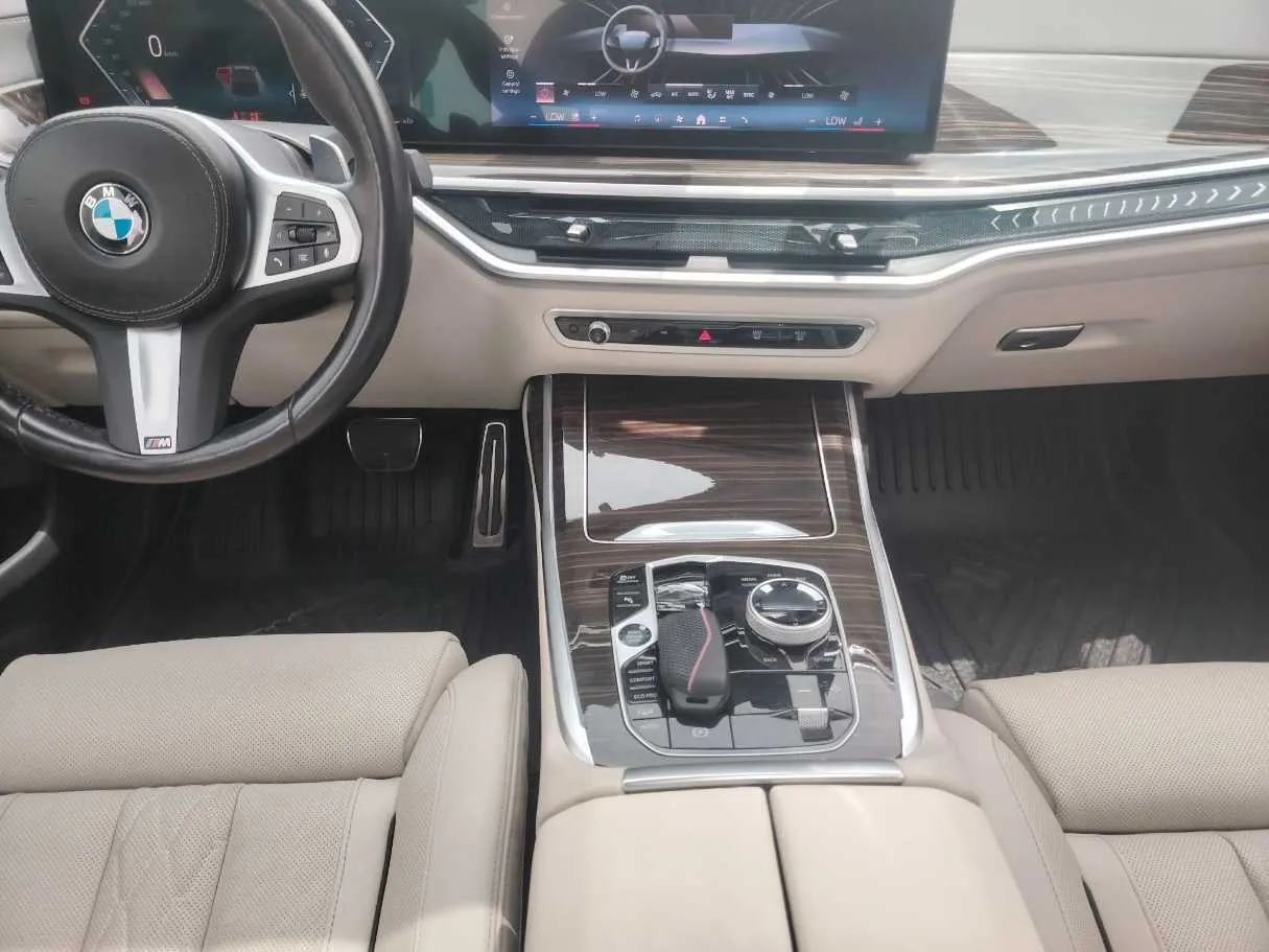Car image 34