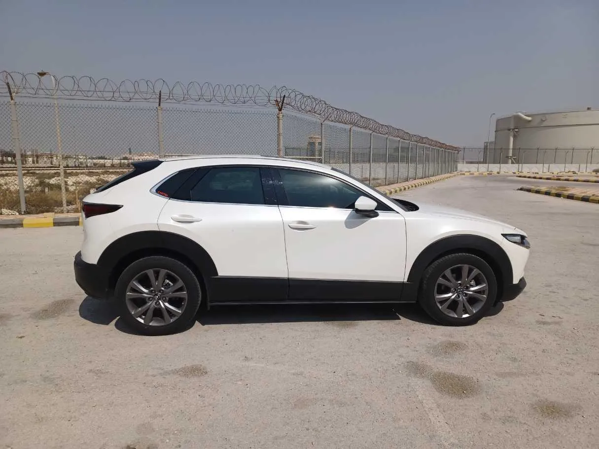 Car image 4