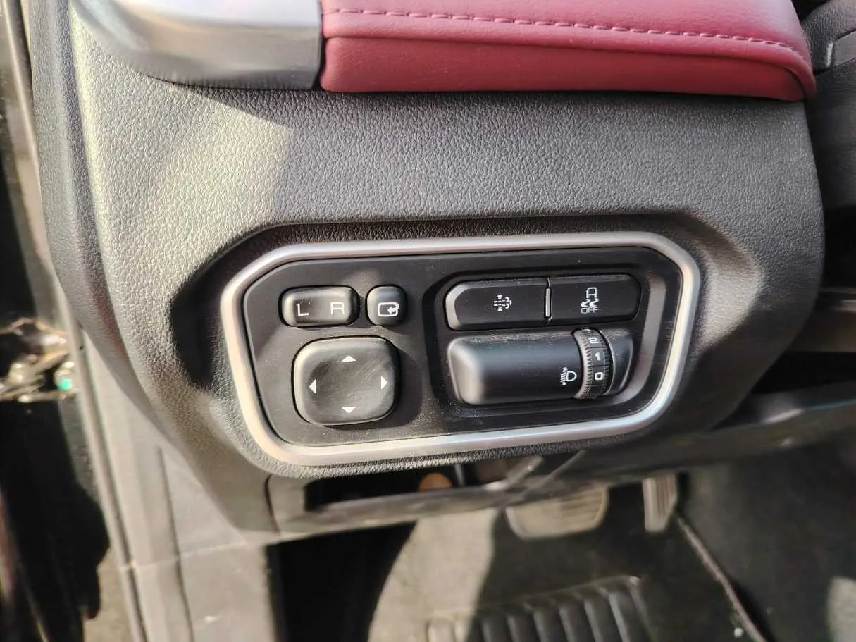 Car image 34