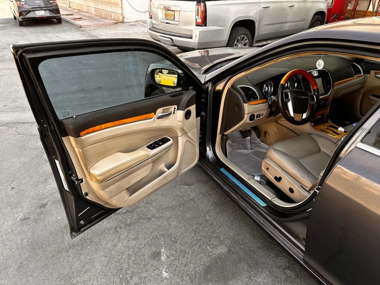 Car image 10