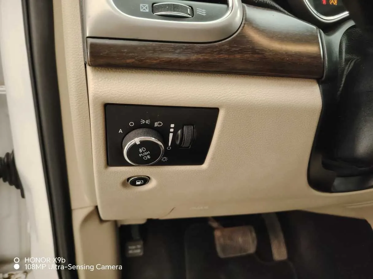 Car image 36