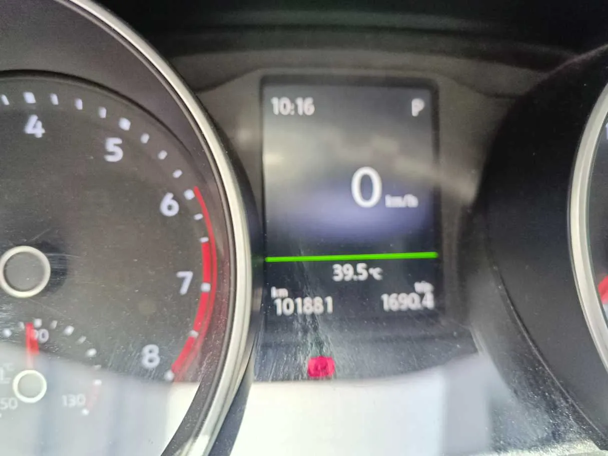 Car image 24