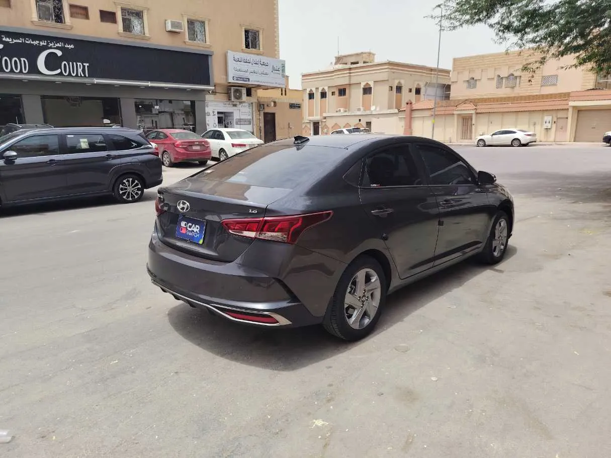 Car image 5