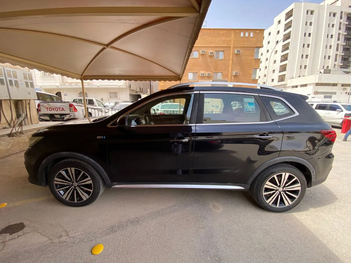 Car image 8