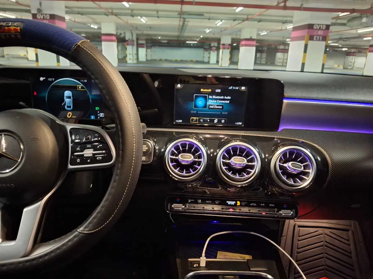Car image 16