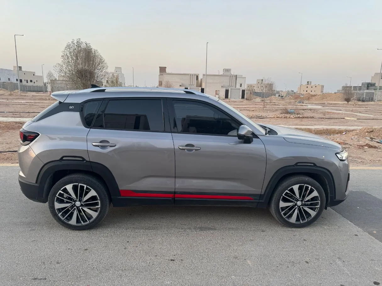 Car image 4