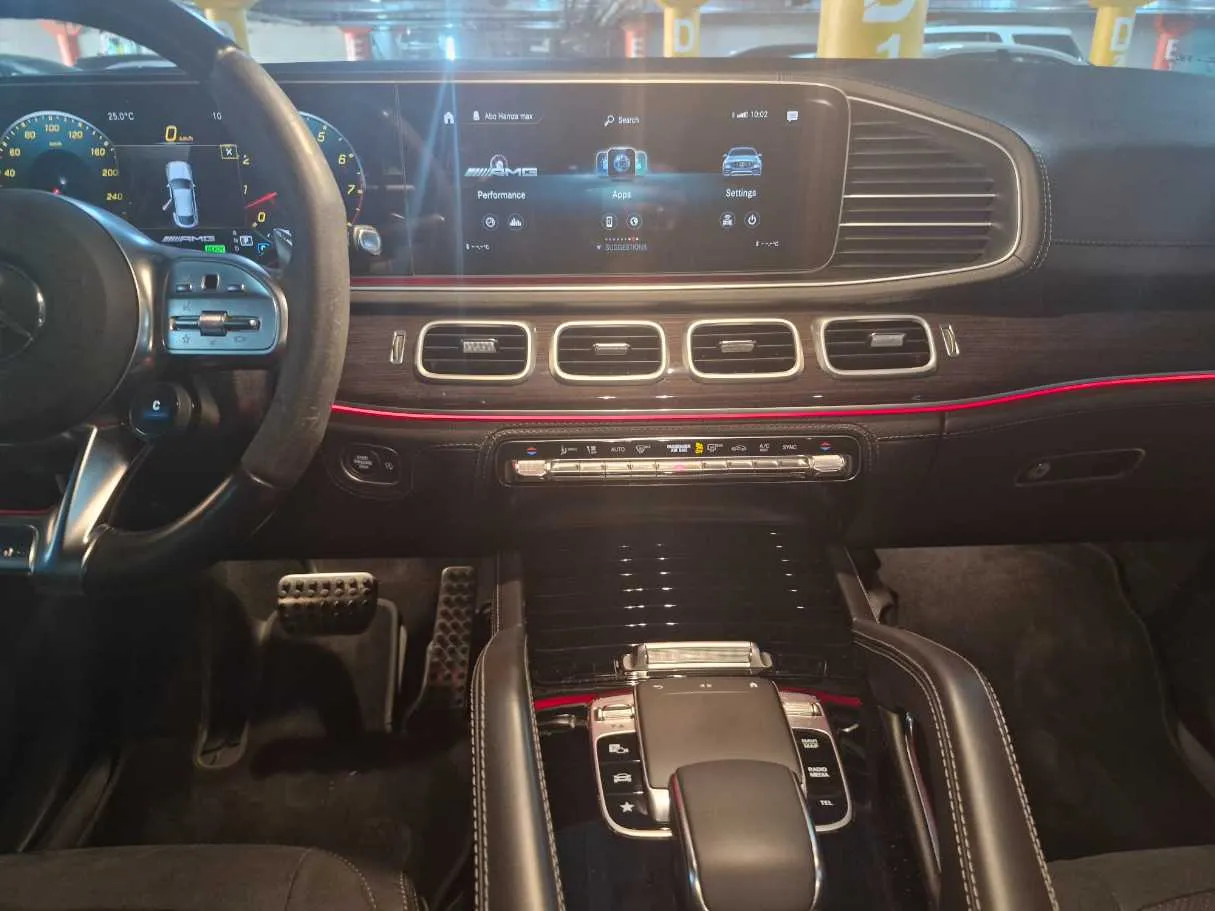 Car image 16