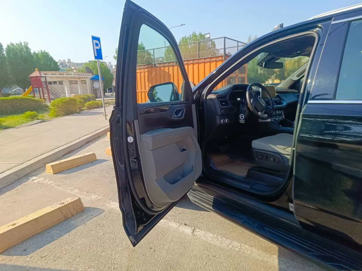 Car image 12