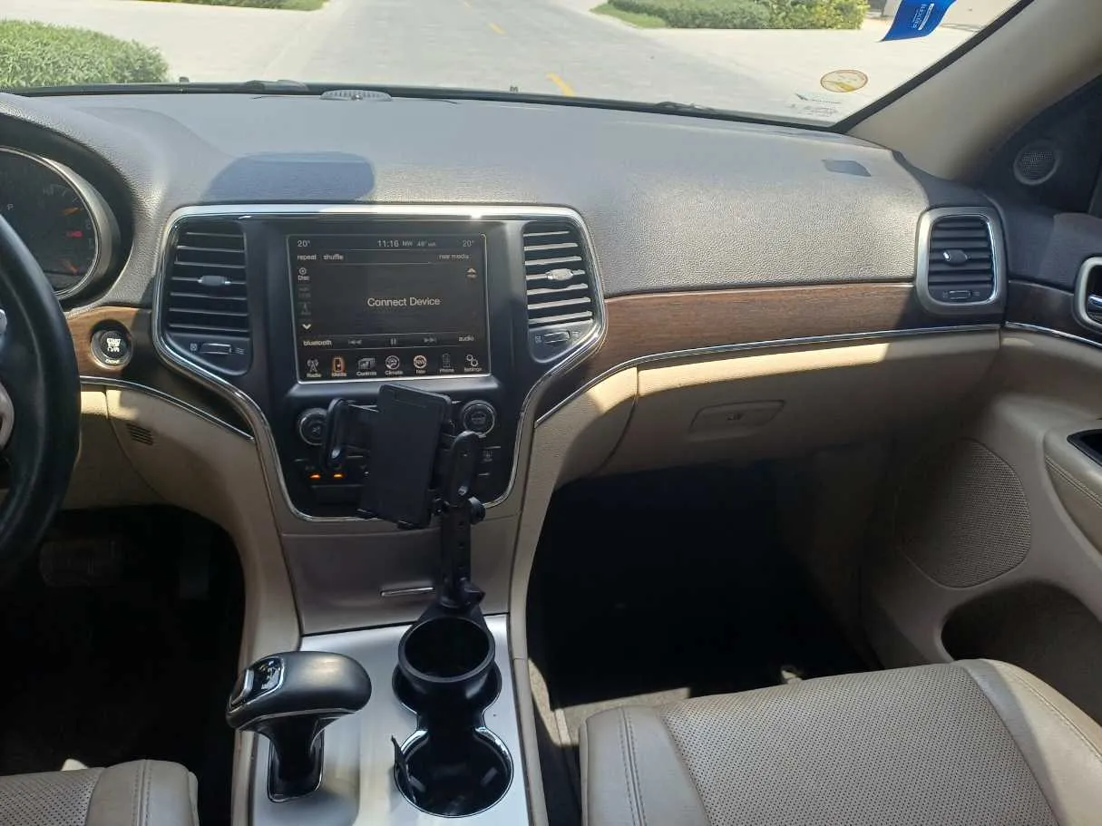 Car image 15