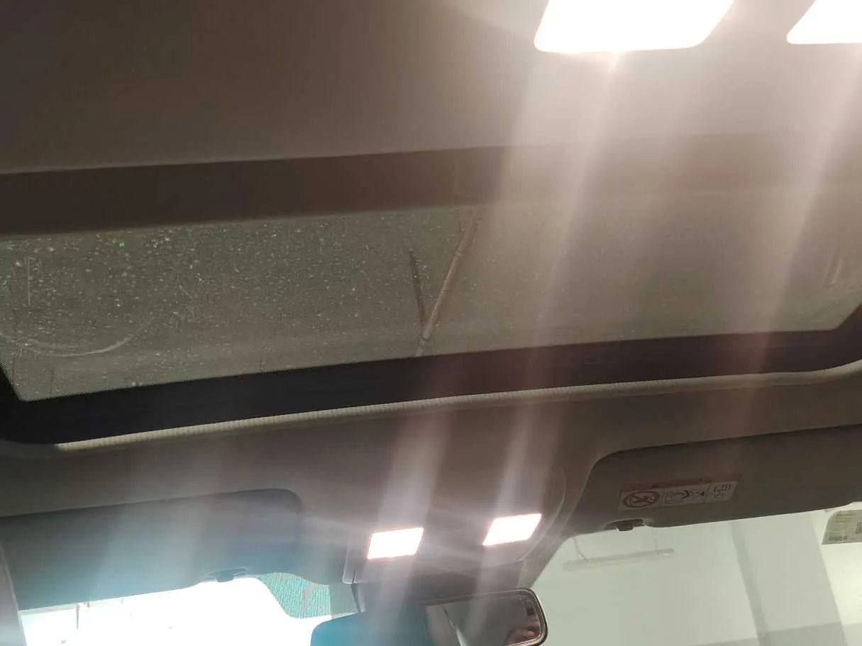 Car image 28
