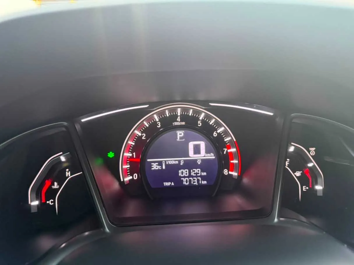 Car image 14