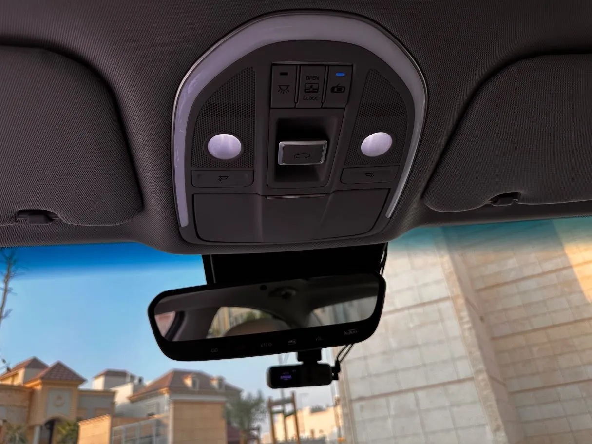 Car image 23