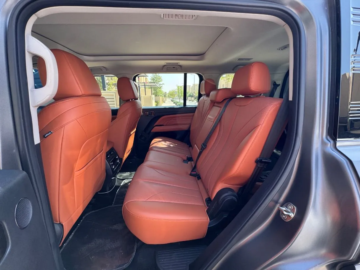 Car image 15