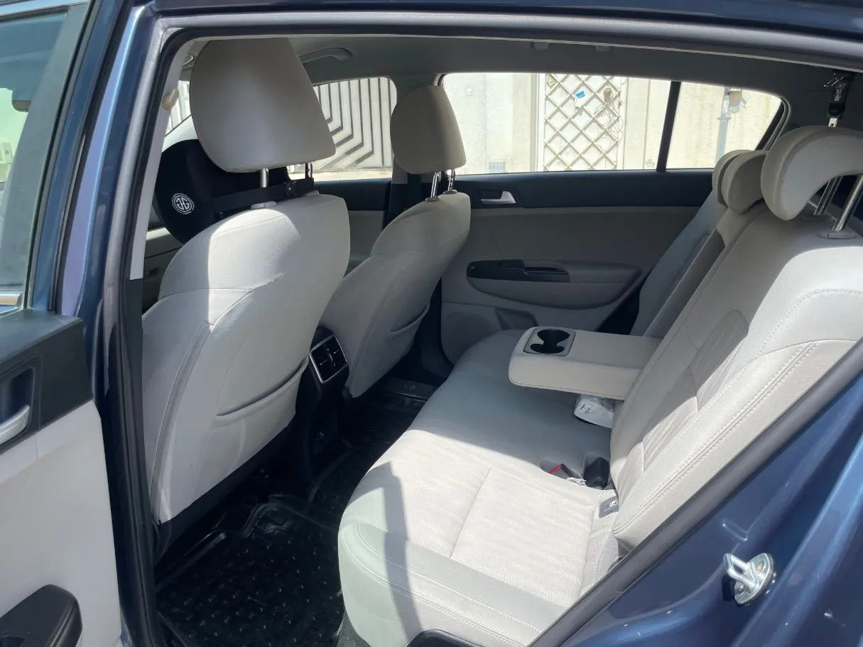 Car image 16