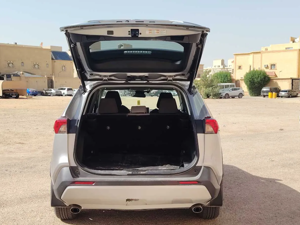 Car image 25