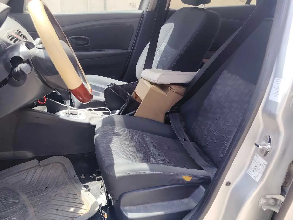 Car image 13