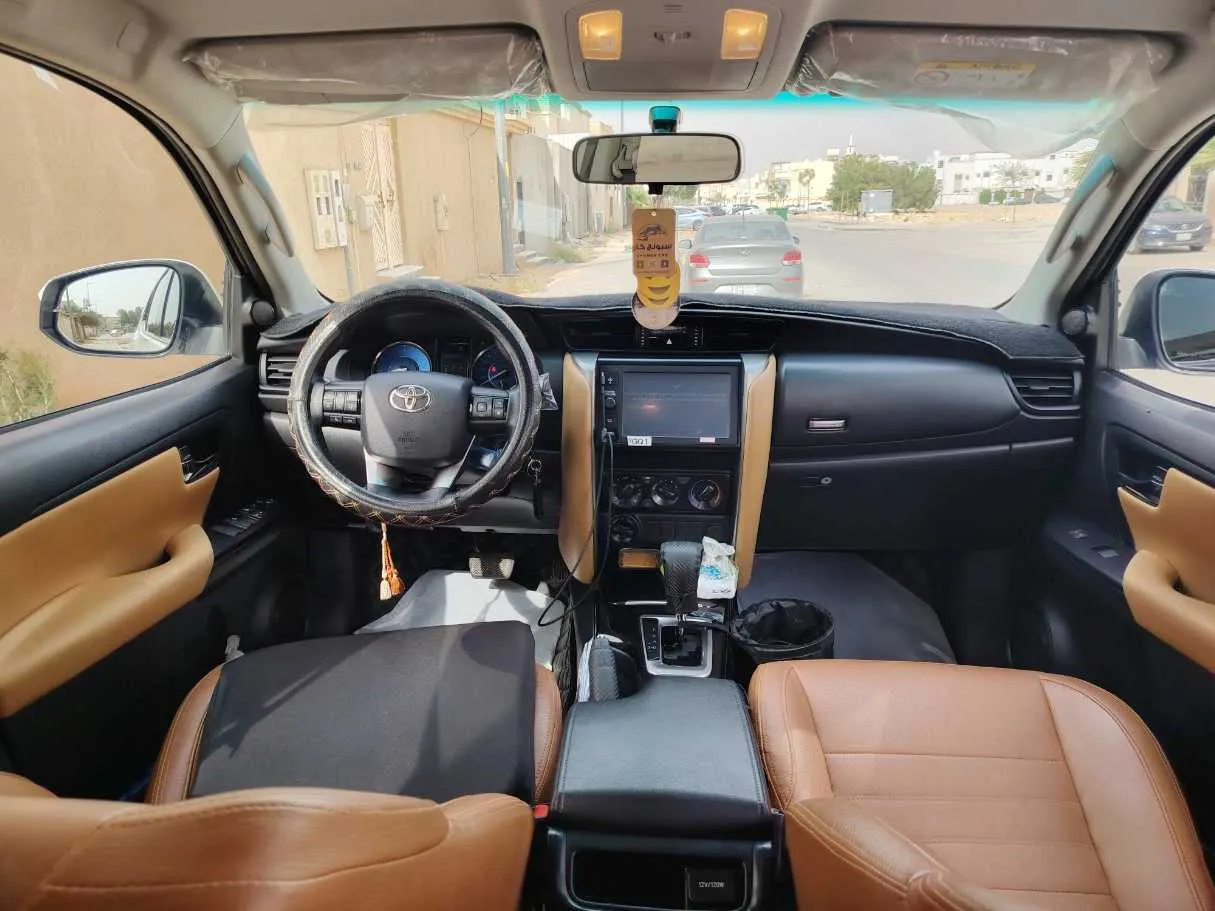 Car image 17