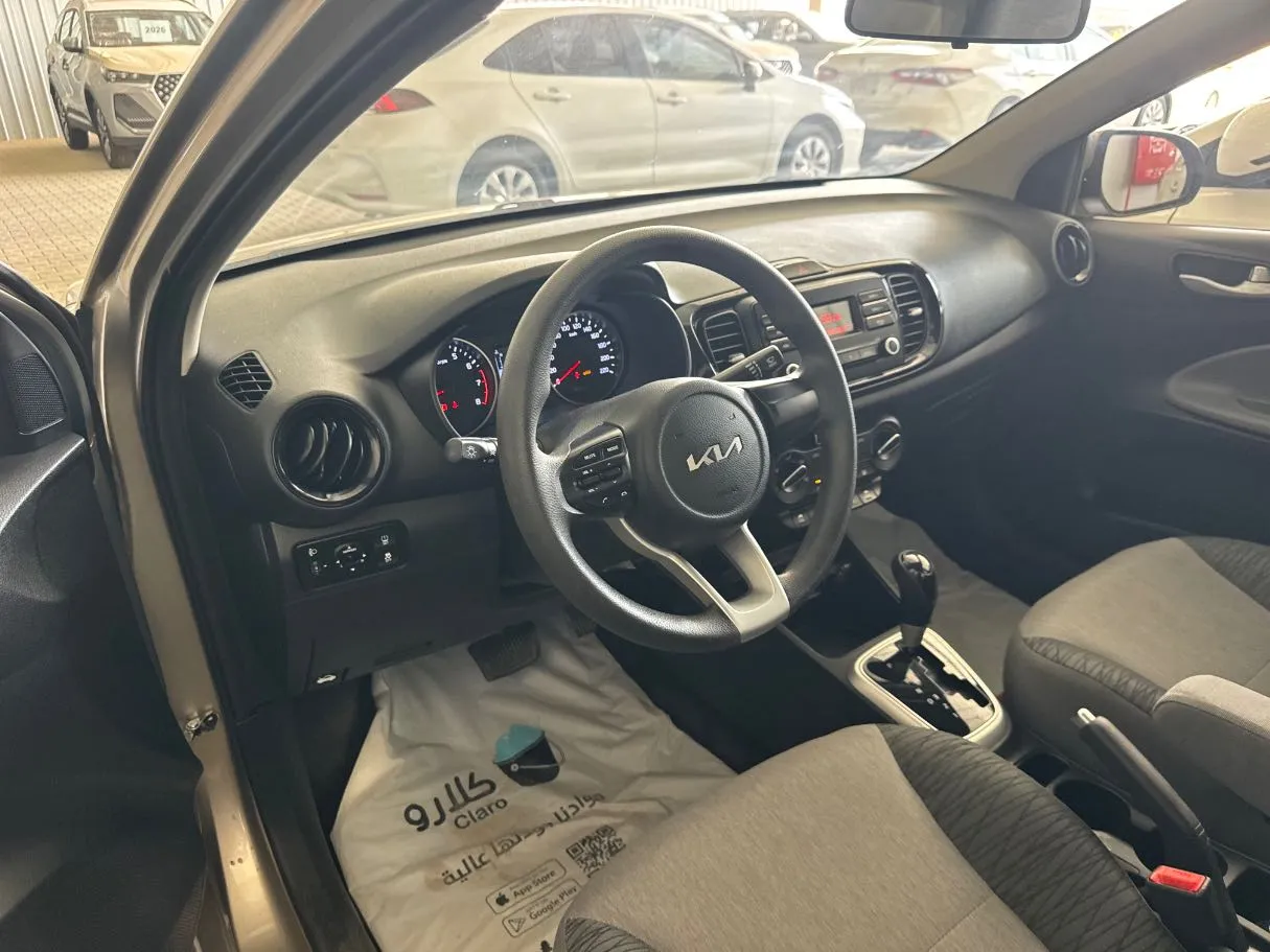 Car image 13