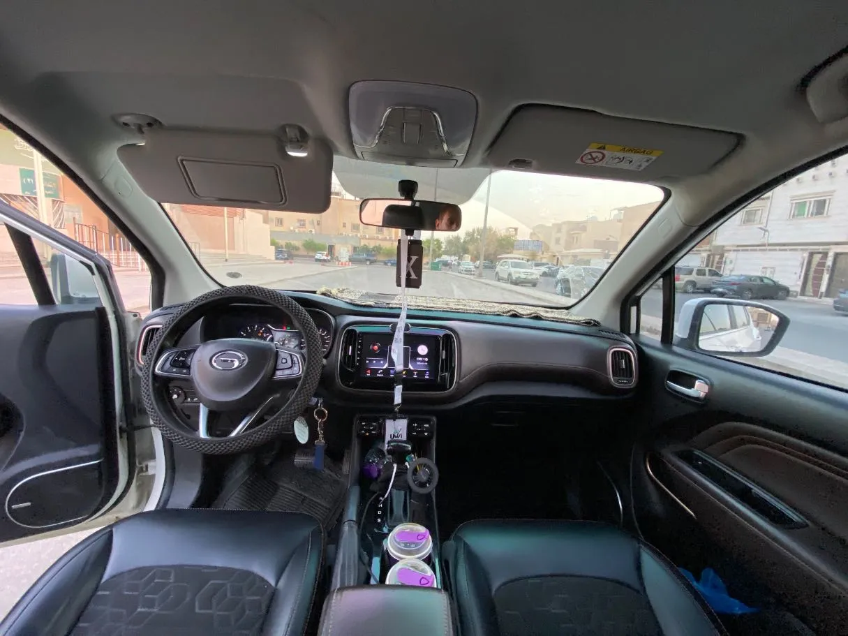 Car image 14