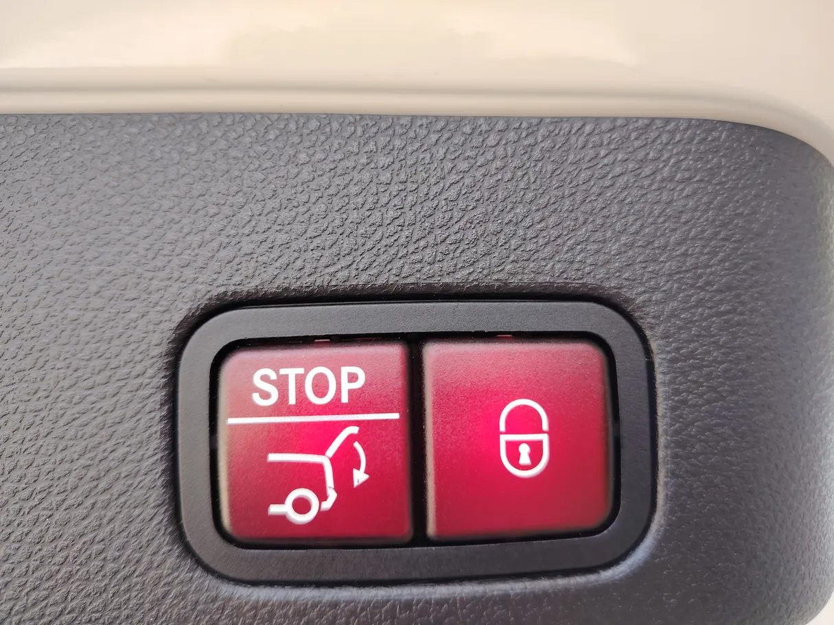 Car image 27
