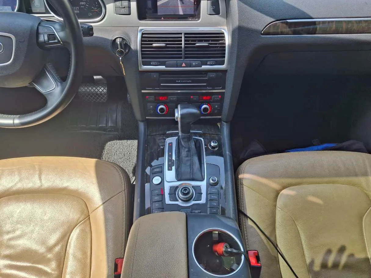 Car image 16