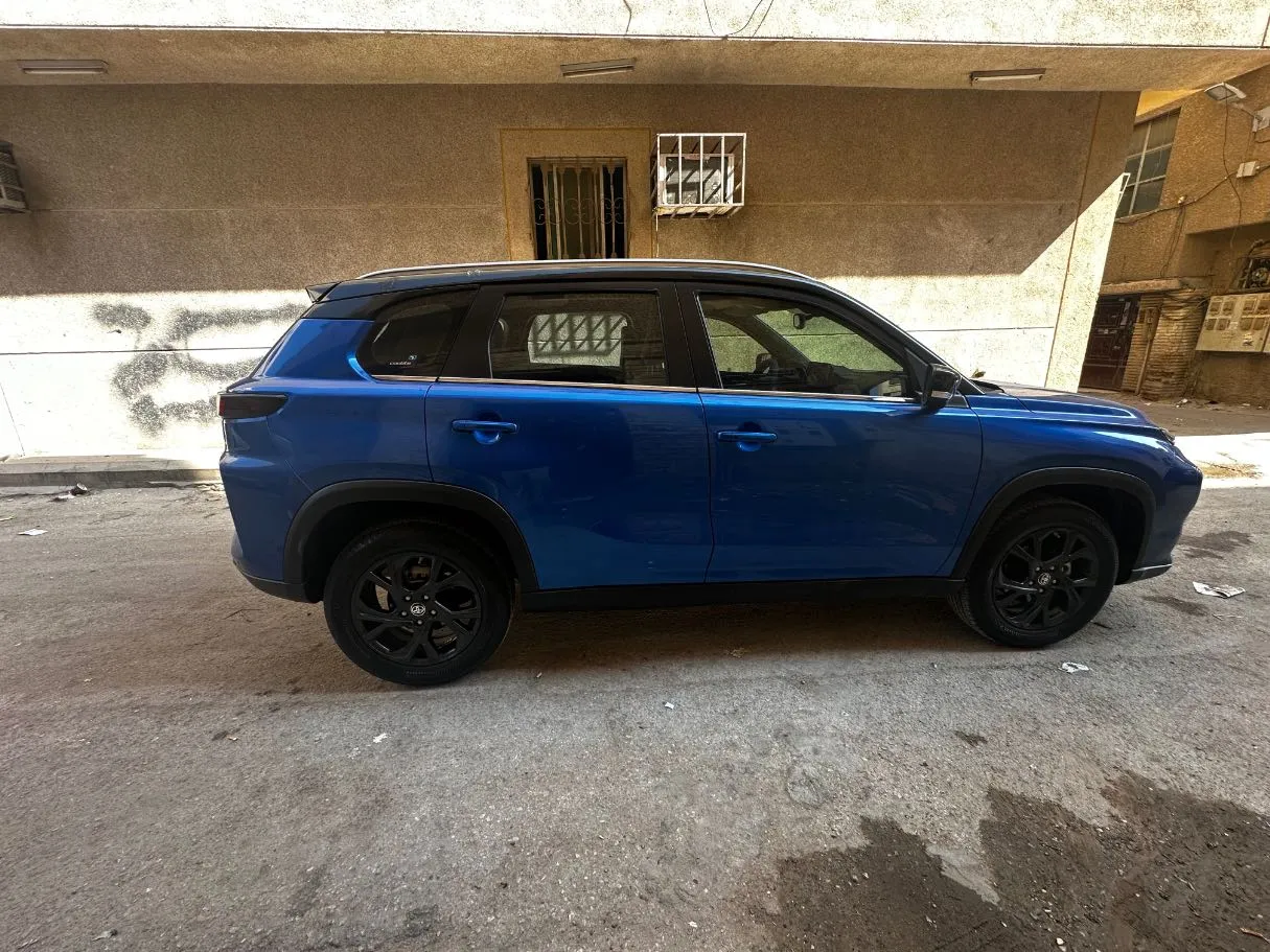 Car image 4