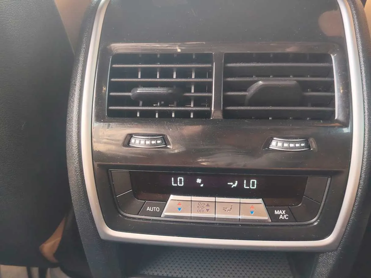 Car image 33