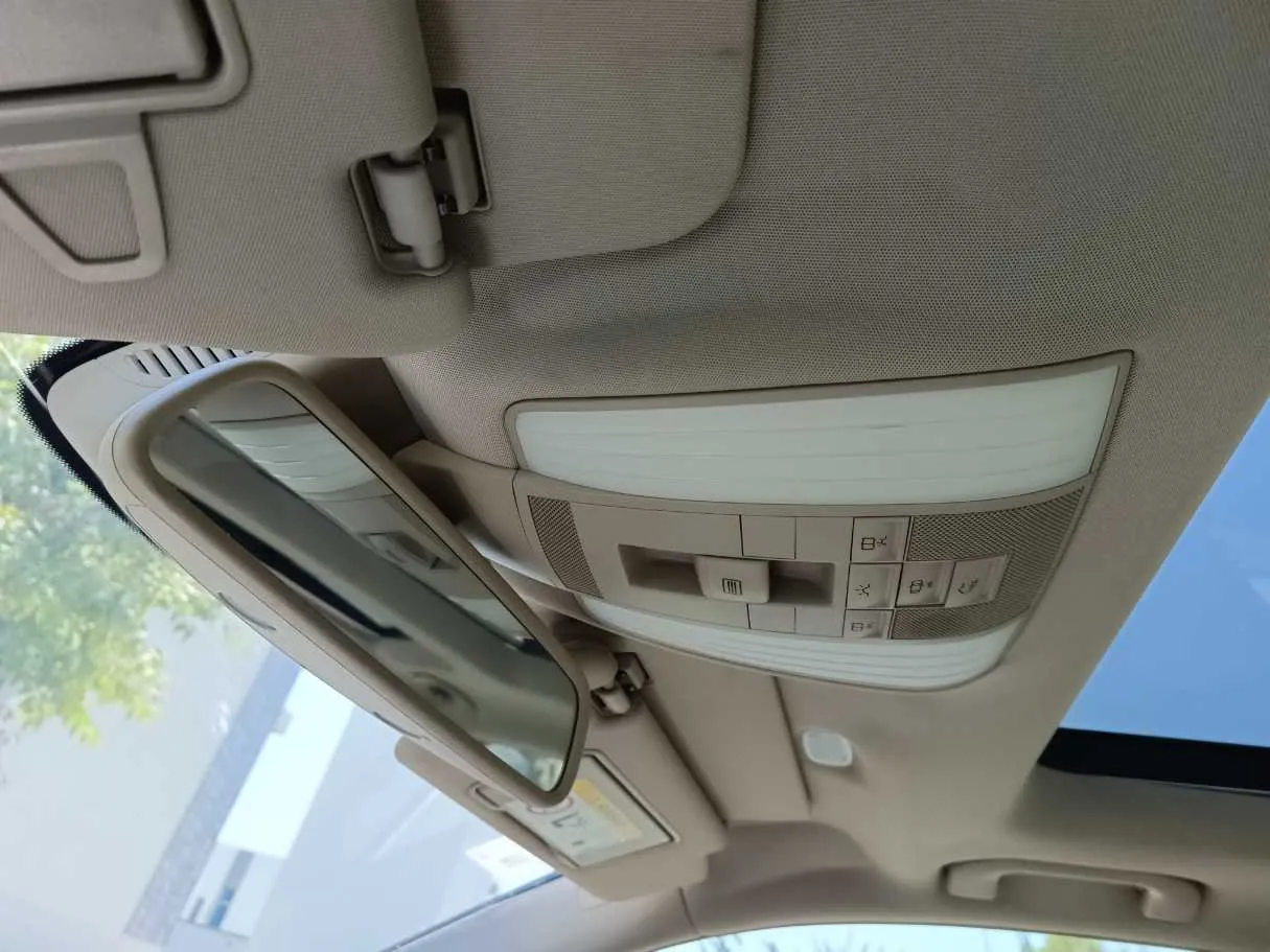 Car image 32