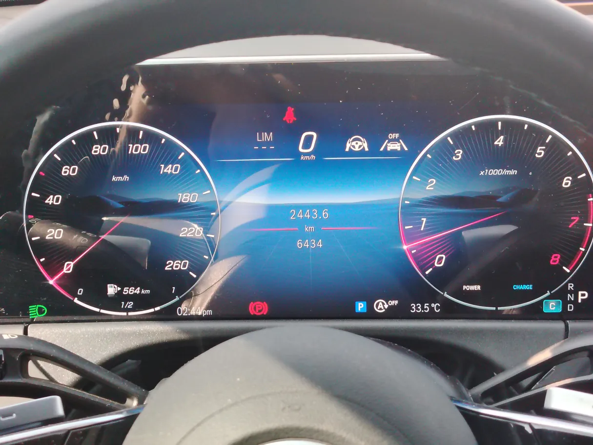 Car image 25