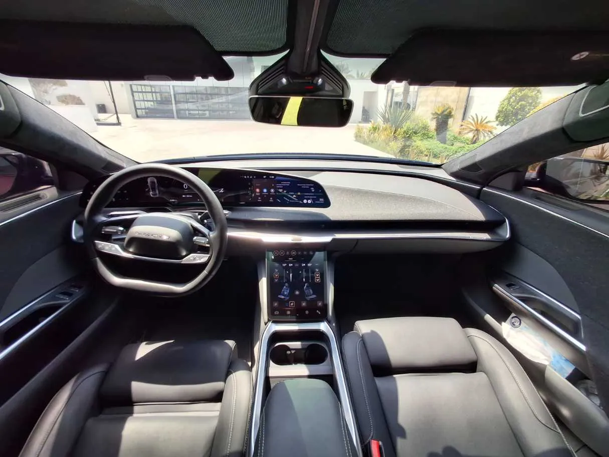 Car image 14