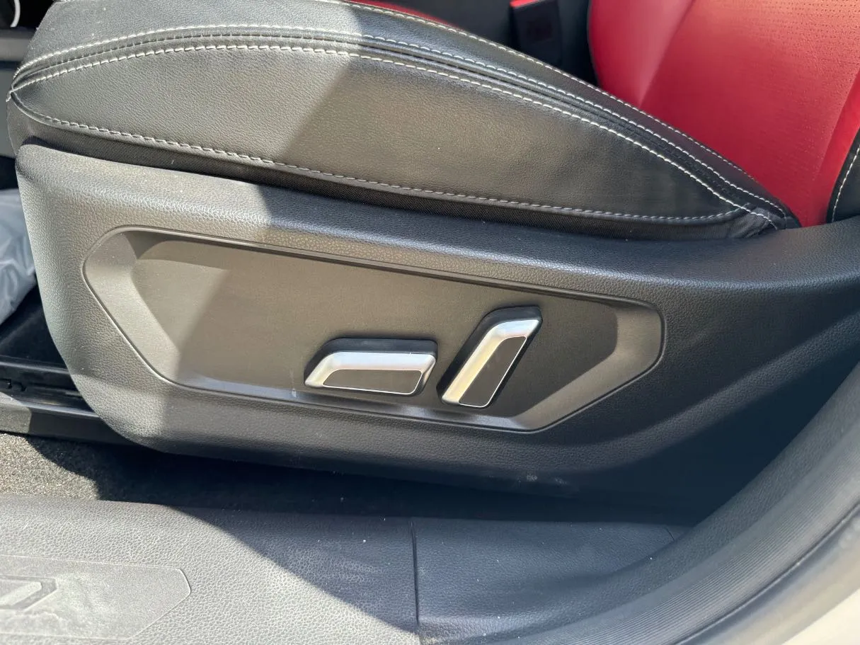 Car image 23