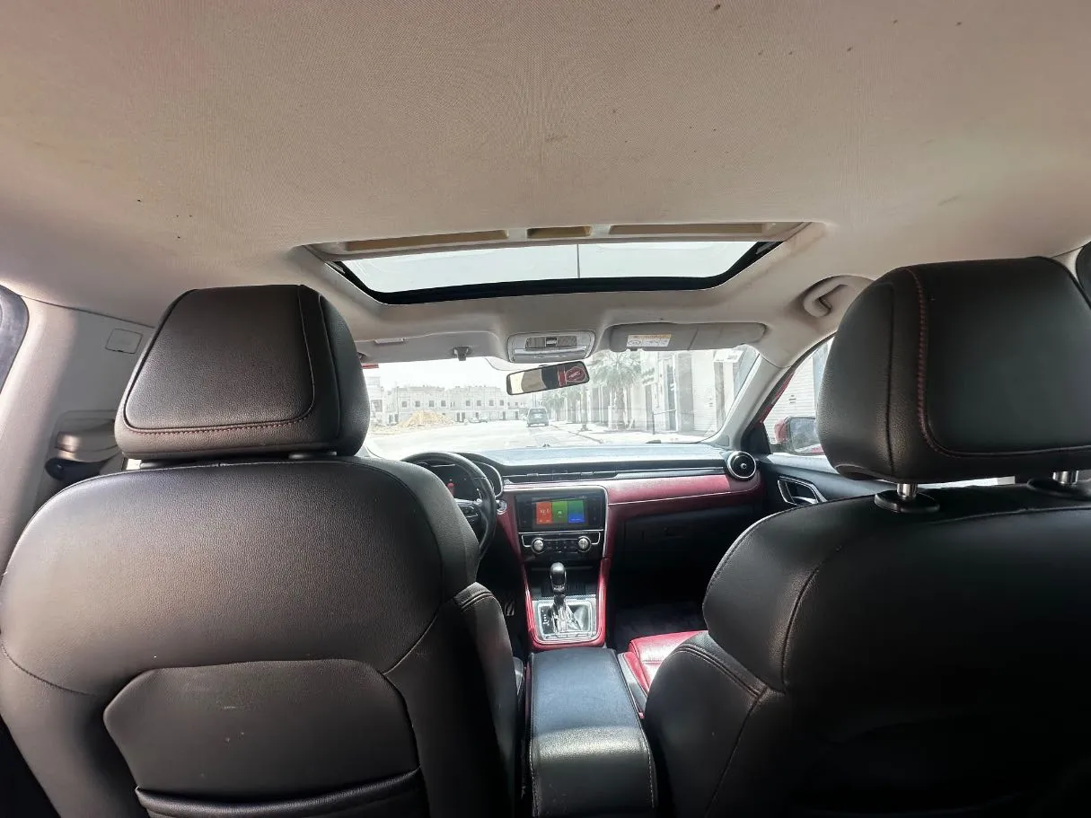 Car image 15