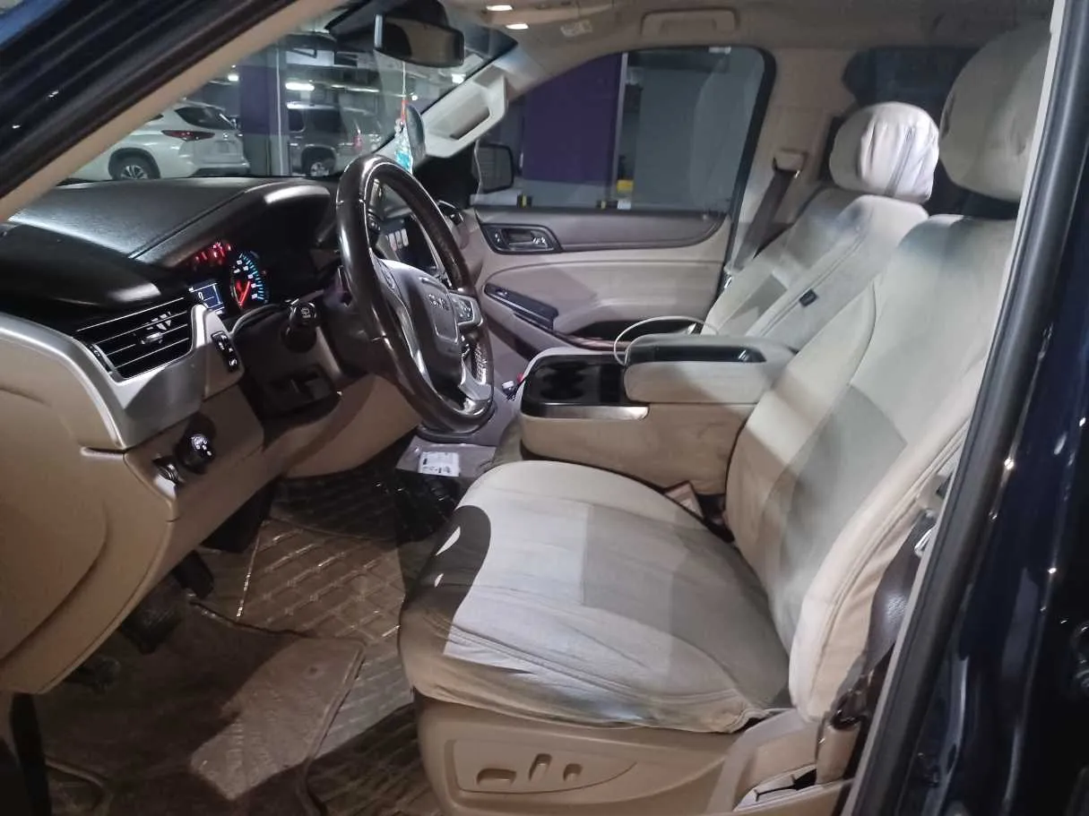 Car image 12