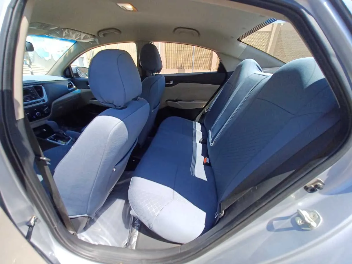 Car image 12